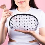 Cosmetiquera-En-Forma-De-Concha-De-Malla-Con-Patron-De-Corazones-Miniso-8-9924