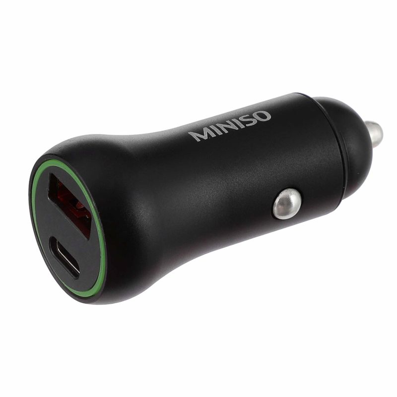Cargador-De-Auto-Para-Celular-Con-2-Puertos-USB-Y-Tipo-C-Negro-2-5x5-cm-2-11056