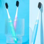Paquete-De-Cepillos-Dentales-De-Cerdas-Suaves-De-Carbon-Multicolor-3Pzas-2-4110
