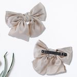 Mo-o-para-Cabello-con-Broche-Blanco-2-6185