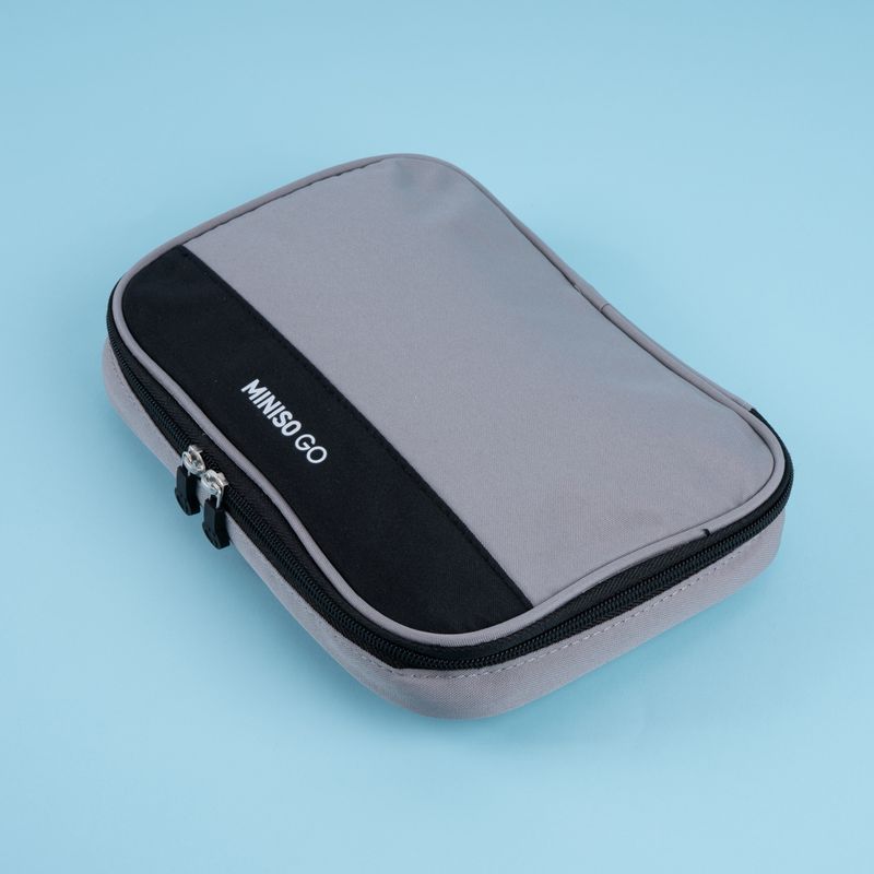 Neceser-De-Viaje-Miniso-Go-Textil-Gris-24x17x4-cm-3-27290