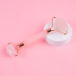 Rodillo-Masajeador-Facial-MINISO-Pink-Pearl-Cuarcita-Rosa-Doble-Cabeza-4-24994
