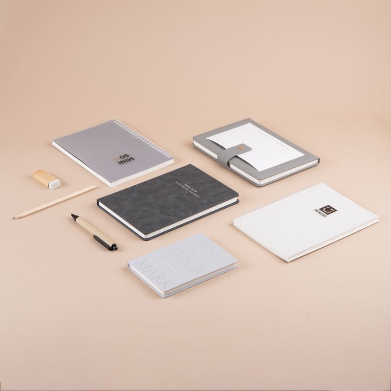 Libreta-Pasta-Dura-Silver-Gray-Negra-80-Hojas-3-29302