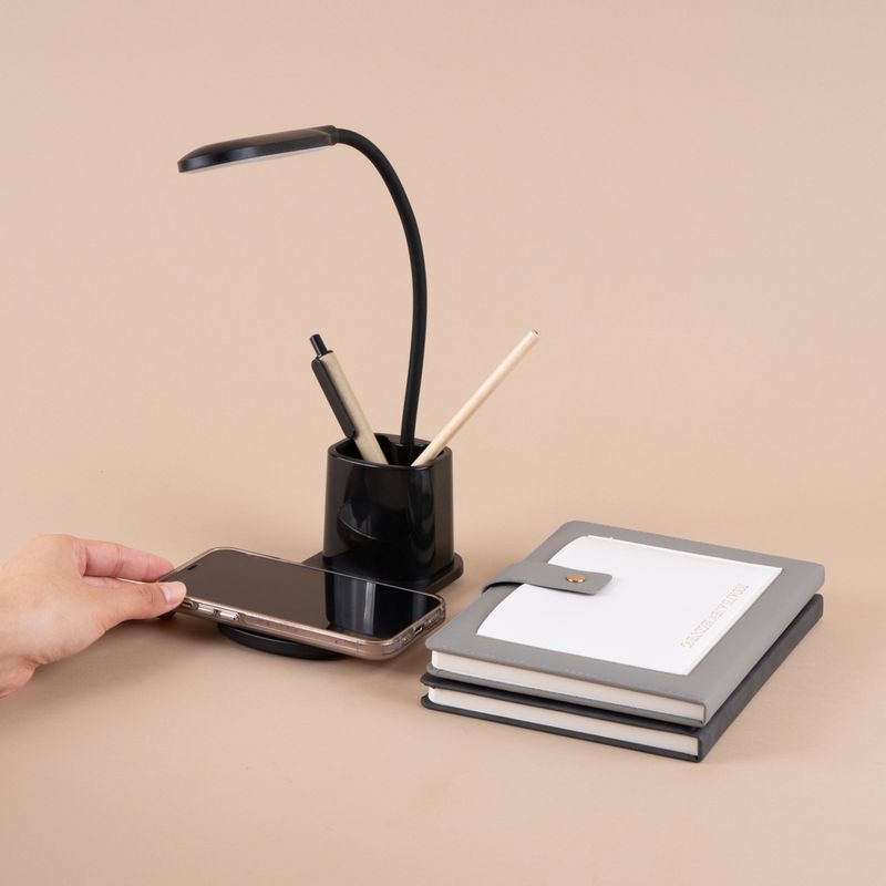 L-mpara-De-Escritorio-Con-Base-De-Carga-Inal-mbrica-Sint-tica-Negra-2-29850