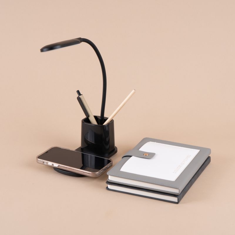 L-mpara-De-Escritorio-Con-Base-De-Carga-Inal-mbrica-Sint-tica-Negra-3-29850