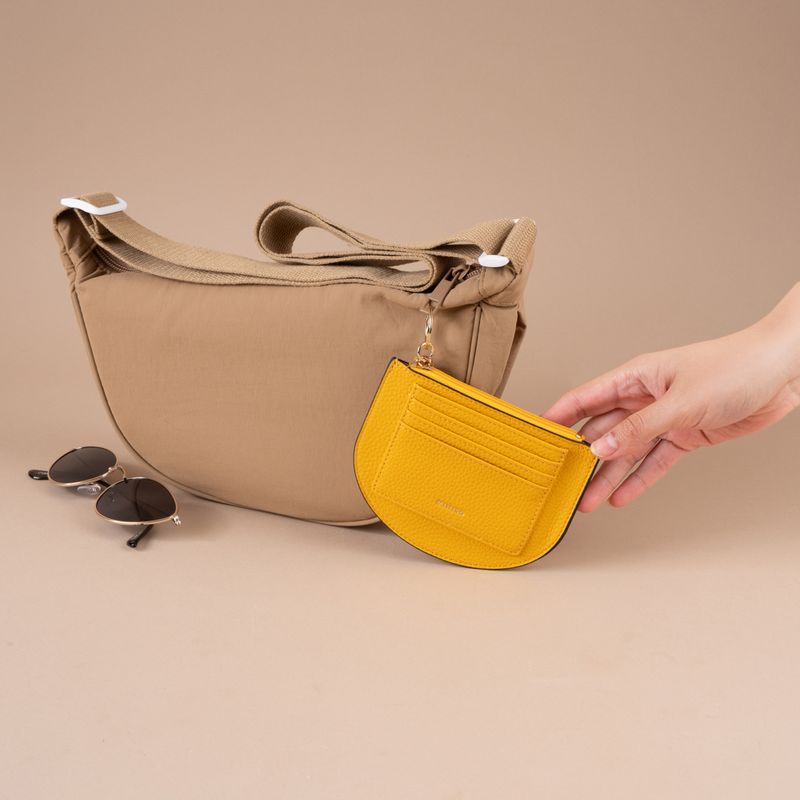 Monedero-Media-Luna-Sint-tico-Amarillo-13x10-cm-2-30267