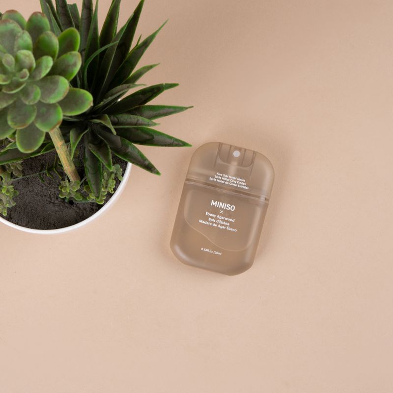 Aromatizante-En-Spray-Five-Star-Hotel-20-ml-Madera-De-Agar-bano-3-30581