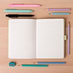 Libreta-Con-Pluma-Pasta-Dura-Verde-14-5x21-cm-80-Hojas-Rayas-2-30953