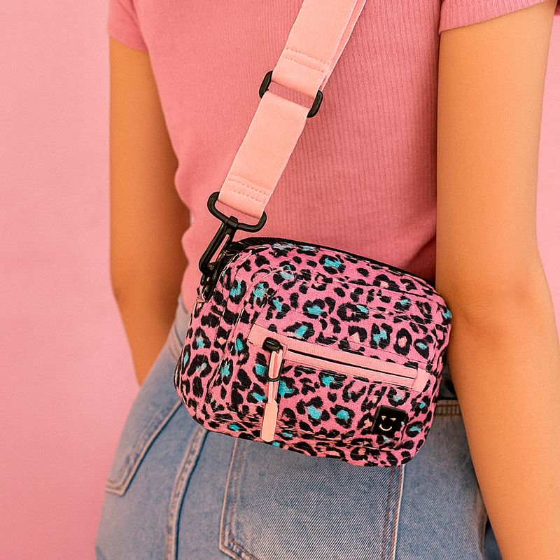 Bolso-Crossbody-Estampado-Tipo-Animal-Print-Textil-Rosa-21x5-cm-2-31323