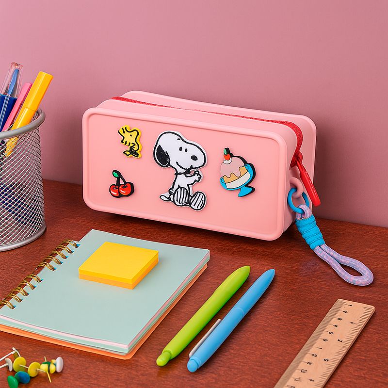 Cosmetiquera-Snoopy-Silicona-Rosa-19x6-5x9-cm-2-31474