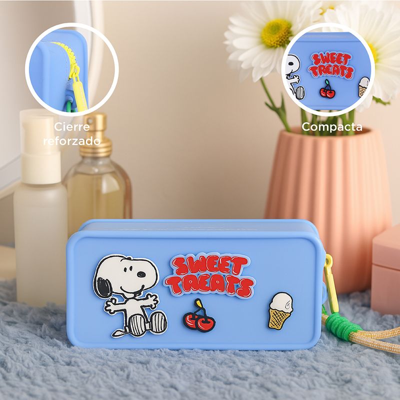 Cosmetiquera-Snoopy-Silicona-Azul-19x6-5x9-cm-5-31755